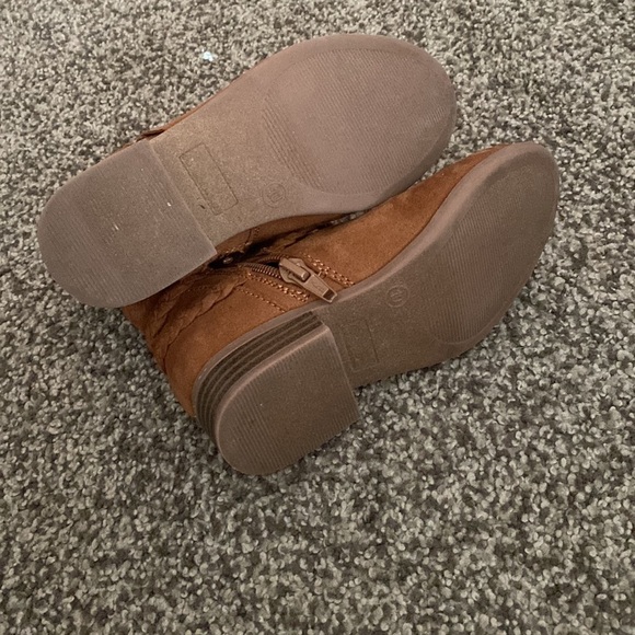 Lightly used - Picture 2 of 3